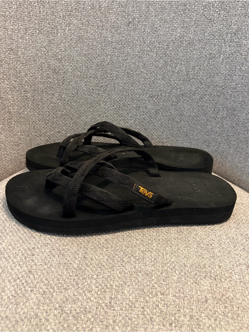 TEVA- size 7 Women's Olowahu Sandal